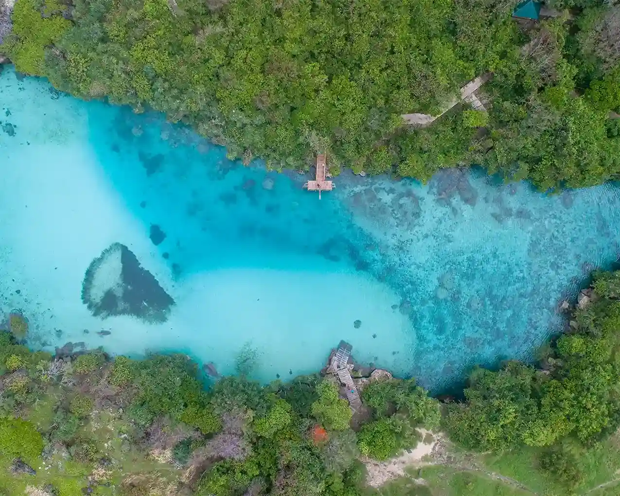 Weekuri Lagoon turquoise saltwater lake, Sumba